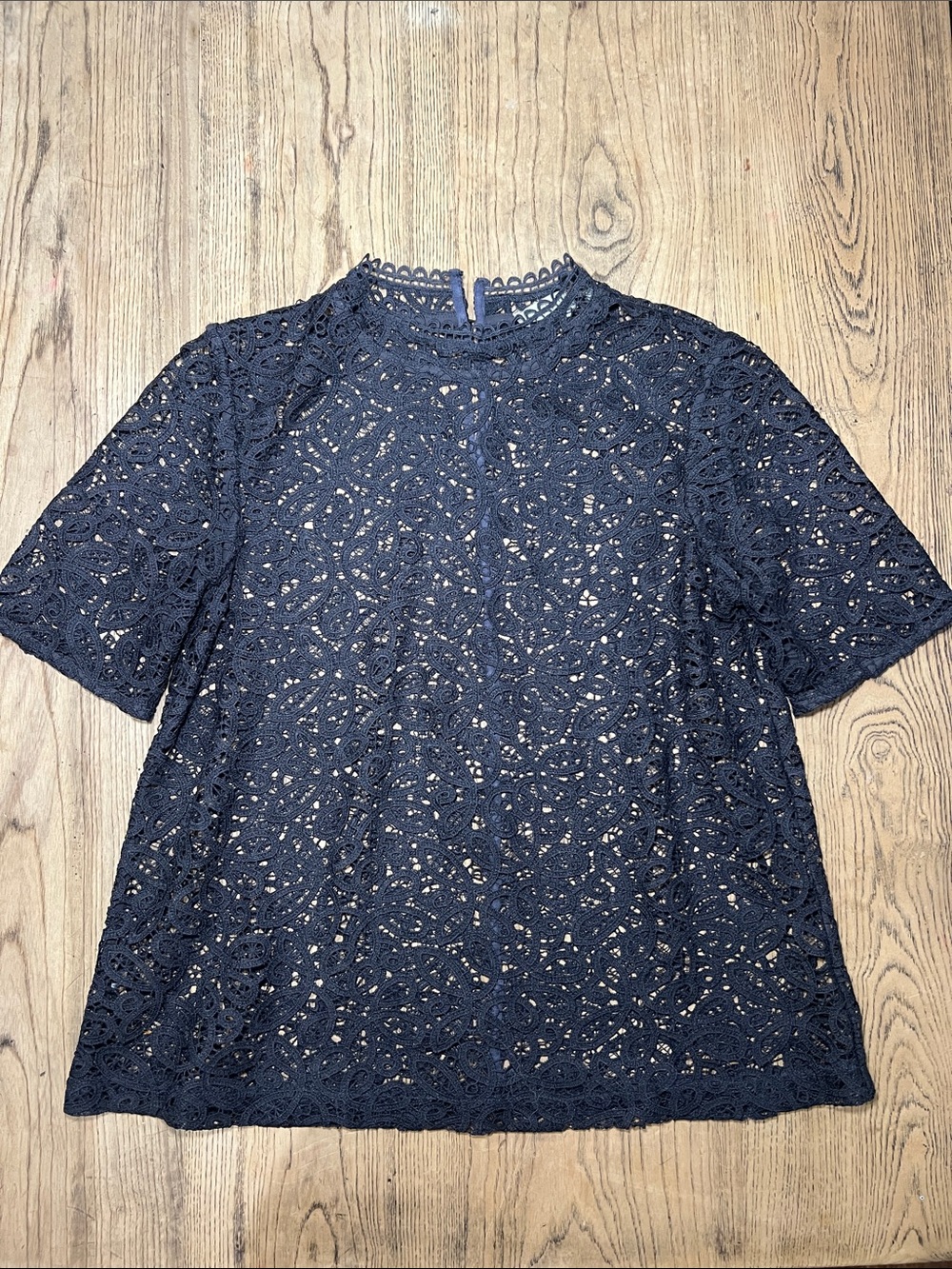 Women’s Navy Gray Lace Short Sleeve Top Small